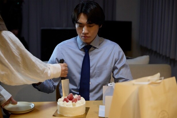 【写真】衝撃…義隆(二階堂高嗣)は包丁が突き立てられたケーキを見る
