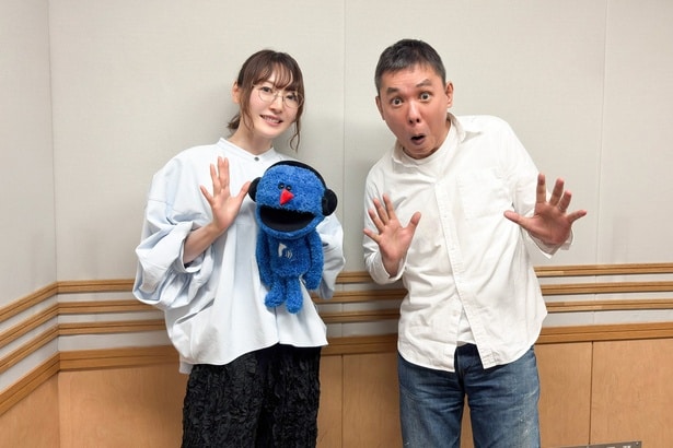 「太田光と15人のしゃべり手」第4回ゲストの声優・花澤香菜と記念撮影