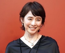 石田ゆり子が公開した大胆開脚＆バランスボールトレーニング動画に「体柔らかくてすごい！」「ますます憧れる」の声