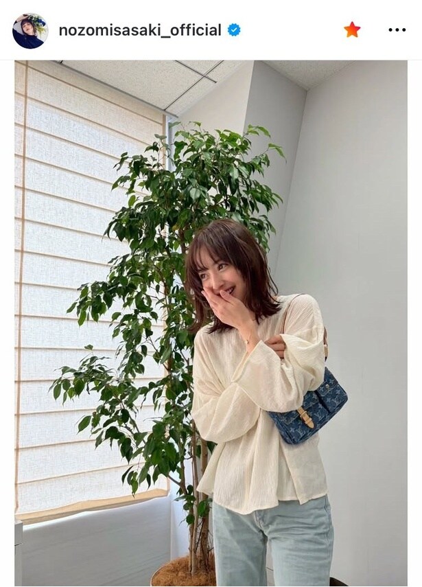 【写真】愛らしい笑顔に目がくらむよう…佐々木希、“白い歯が眩しい弾ける笑顔”姿