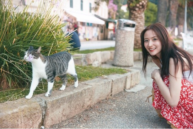 1st写真集を6月30日(火)に発売する乃木坂46の金川紗耶