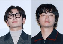 岡田将生&染谷将太、仲良くカイロで首元を温めるオフショットに「兄弟そろってかわいすぎる」の声＜田鎖ブラザーズ＞