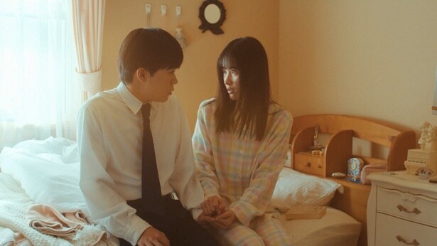鈴木福“春日”、「プリントの春日です」と井頭愛海“佐伯”の母に緊張する姿が微笑ましい…「春日落ち着け笑笑」の声＜惡の華＞