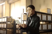 鈴木京香“理沙”、新たな怪文書の解読に頭を悩ませる「なぜヒントをわざわざ警察に教えるわけ？」＜未解決の女＞