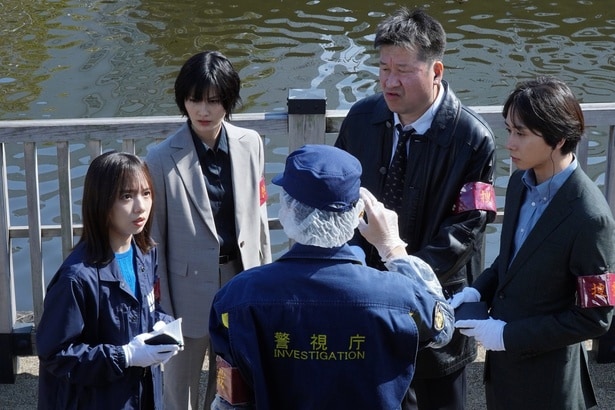 誠(佐藤二朗)＆明日香(橋本愛)ら沼袋署メンバーは女性が倒れていた現場に駆け付ける