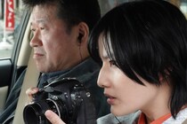 佐藤二朗“誠”＆橋本愛“明日香”らが中華料理店で張り込み捜査　笑いから一転、衝撃のラストに視聴者悲鳴＜夫婦別姓刑事＞