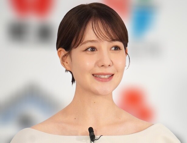 トリンドル玲奈「ママになってさらにメイク楽しむぞ」…ツヤ感のあるピンクメイクがかわいすぎると話題