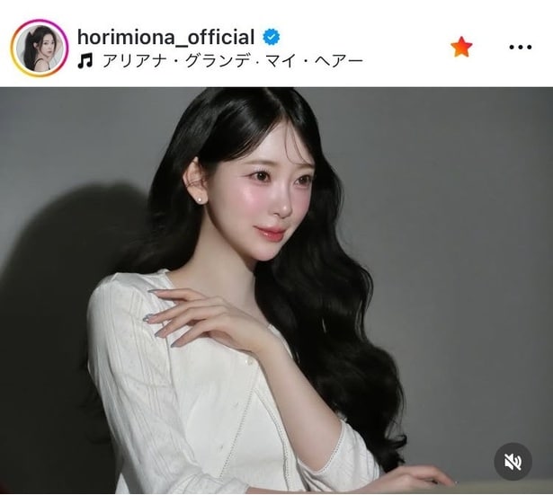 【写真】堀未央奈、“艶やかウェーブヘア”×“うるうる瞳”姿