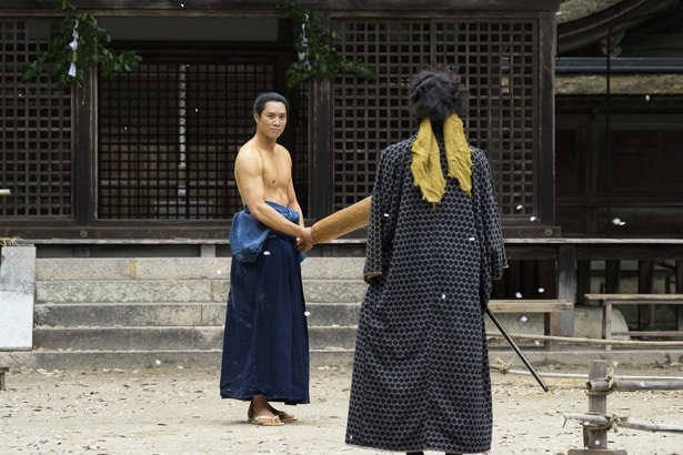 平助(宮崎秋人)にとって近藤(鈴木伸之)は人生を変える出会いとなった