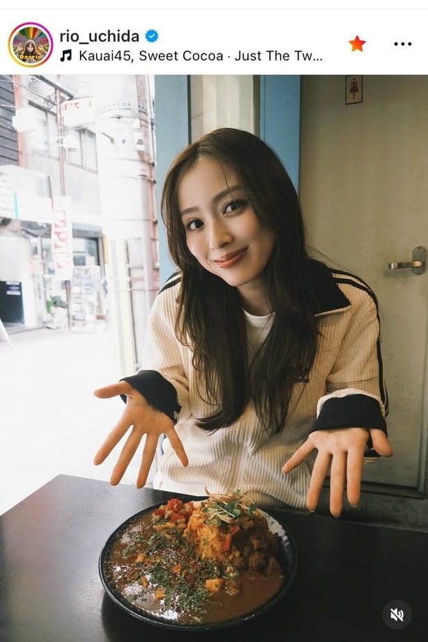 【写真】内田理央、スパイスカレー大好きで愛嬌ある姿