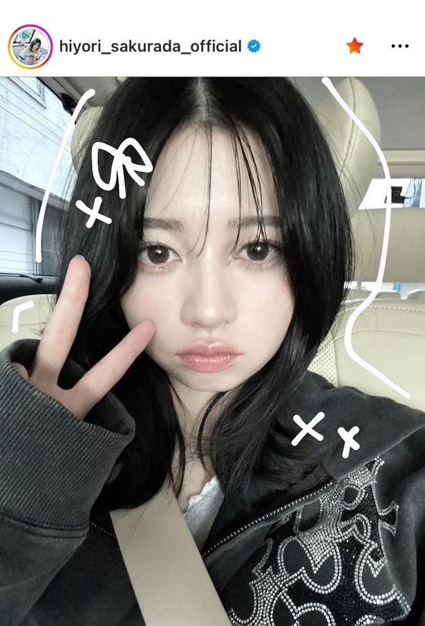 【写真】桜田ひより、“うるみ瞳”×“ピンクリップ”でピース姿
