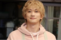 町田啓太、子役をコートで包み込み…やさしさあふれるオフショットに「あまりにもメロい」の声＜タツキ先生は甘すぎる！＞