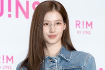 MISAMO・SANA、ランダムチャームに“目がねえ”「ワールドツアー中に10個以上買った」