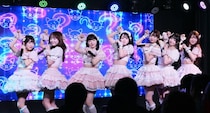 中村里砂プロデュース“最強ビジュ”MEOWMEWに17歳あかちゃんギャル・長田愛来が加入、7人新体制で“勝負の夏”への覚悟＜ライブレポート＞