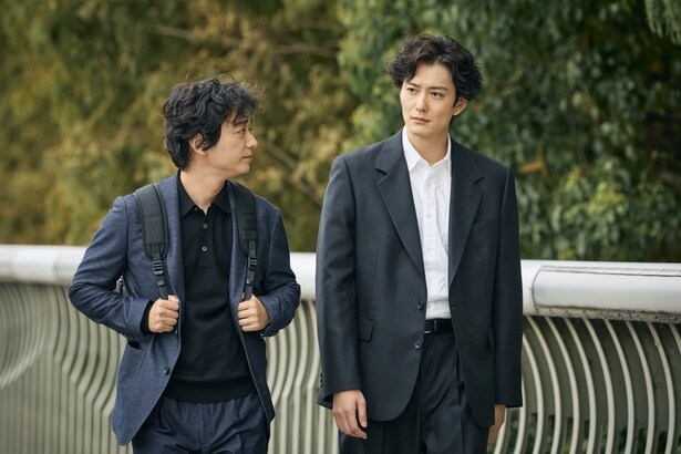 主題歌『愛々』は、真(岡田将生)と稔(染谷将太)の思いに寄り添うような楽曲に