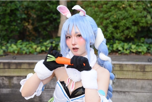 兎田ぺこら、綺々羅々ヴィヴィら“ホロライブ”コスプレイヤーがずらり「まろ眉やアホ毛の再現にこだわり」＜acosta!＞