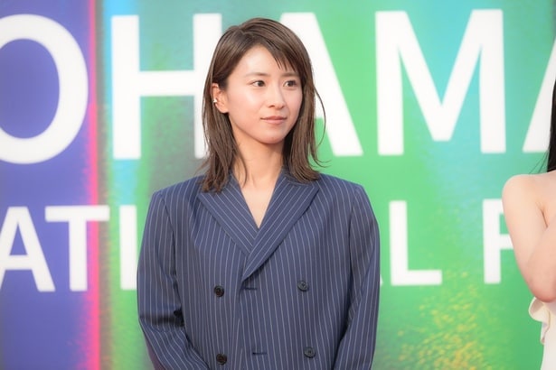 黒島結菜が「第4回横浜国際映画祭」レッドカーペットに出席