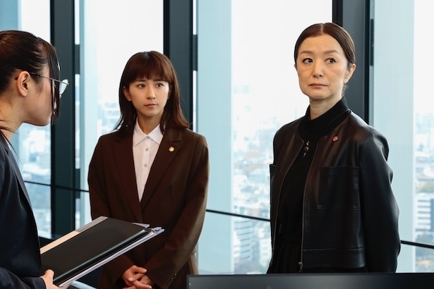 鈴木京香“理沙”が黒島結菜“日名子”にある神様に似てると発言　視聴者「いいコンビ」「おもろい」と反応＜未解決の女＞