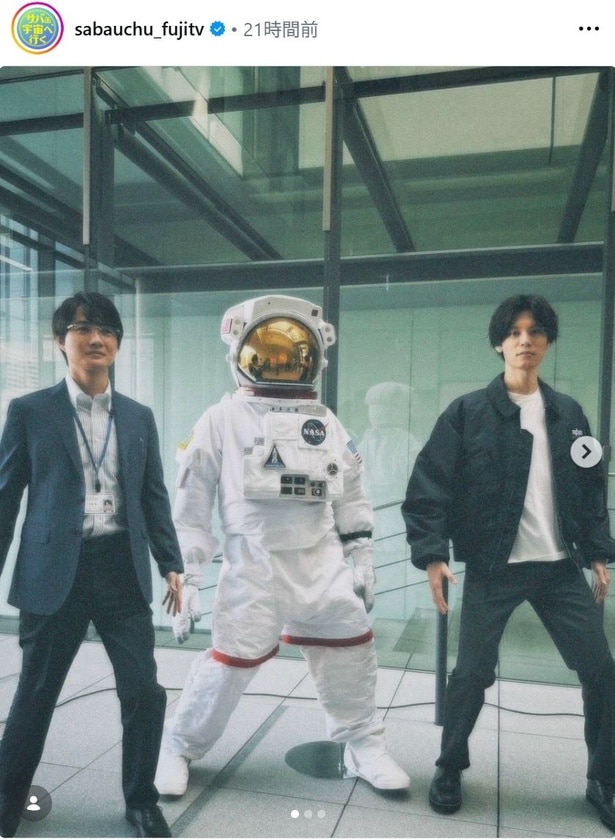 【写真】神木隆之介＆萩原利久、宇宙服の展示物をそっくり物まね