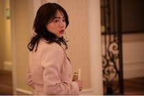 桜井日奈子“美月”、論点ずらしの“美月論法”も高橋光臣“ケンジ”の妻・映美くらら“明菜”と対峙する姿も圧巻＜余命3ヶ月のサレ夫＞
