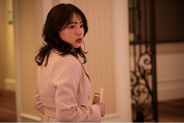 桜井日奈子“美月”、論点ずらしの“美月論法”も高橋光臣“ケンジ”の妻・映美くらら“明菜”と対峙する姿も圧巻＜余命3ヶ月のサレ夫＞