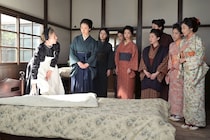 見上愛“りん”らのもとへエマ・ハワード“鬼教師・バーンズ”が到着…厳しくも愛ある“清潔指導”に共感の声＜風、薫る＞