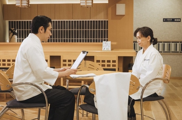 大江戸(松山ケンイチ)と卒業後の進路について話をするみなと(永作博美)