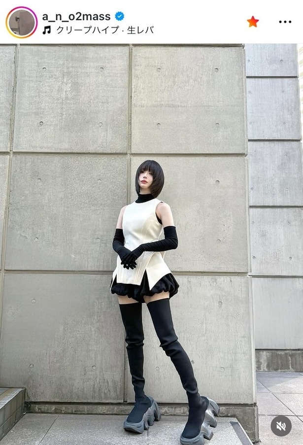 【写真】あの、ミニスカ×ロングブーツでぱっつんボブ姿