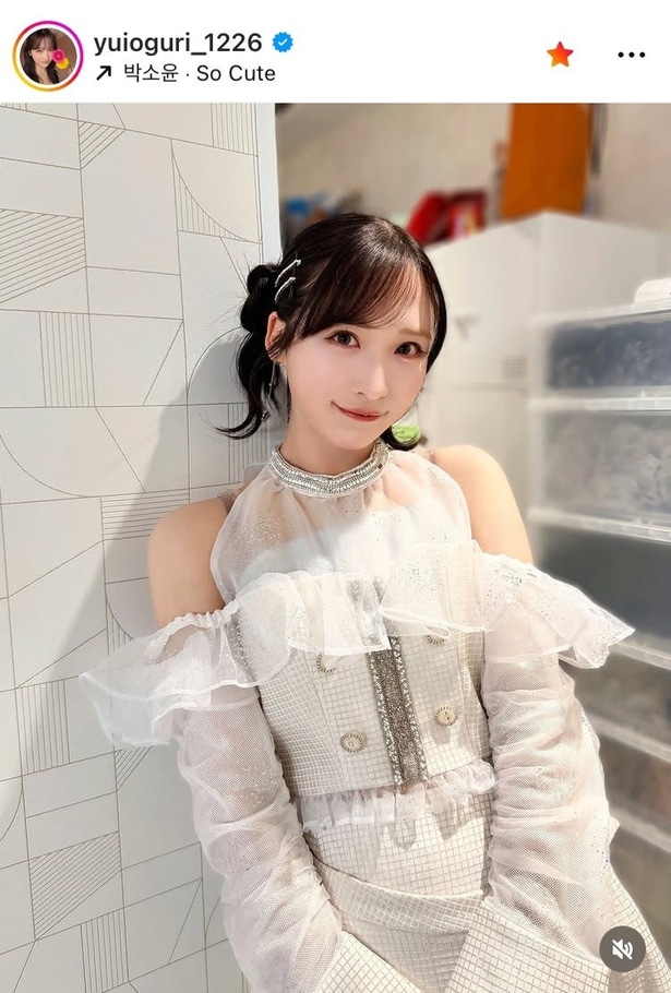 【写真】「世界で1番くらげヘア似合う」…小栗有以、フリルの白い“オフショルドレス”姿