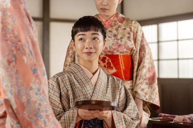 見上愛“りん”が前髪ぱっつん姿に変身…水野美紀“母・美津”の“姫君っぷり”に「度胸と愛嬌がすごすぎる」と称賛の声＜風、薫る＞