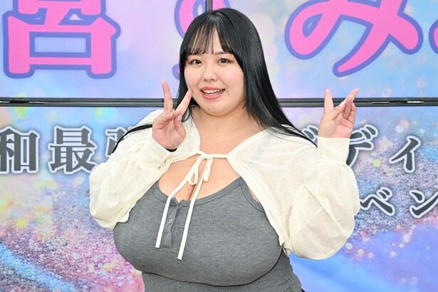 “令和最強メガボディー”星宮すみれ、最新作は母性溢れる保育士役「ファンからも甘えられることが多い(笑)」