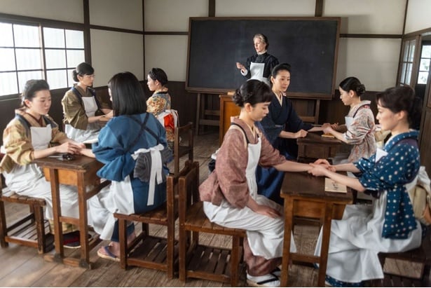 ＜明日の風、薫る＞見上愛“りん”は佐野晶哉“シマケン”に偶然出会い、今の仕事と夢を知ることになる