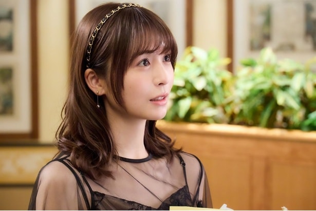 ミンソクの元・婚約者、社長令嬢でインフルエンサーの新海映里(長濱ねる)