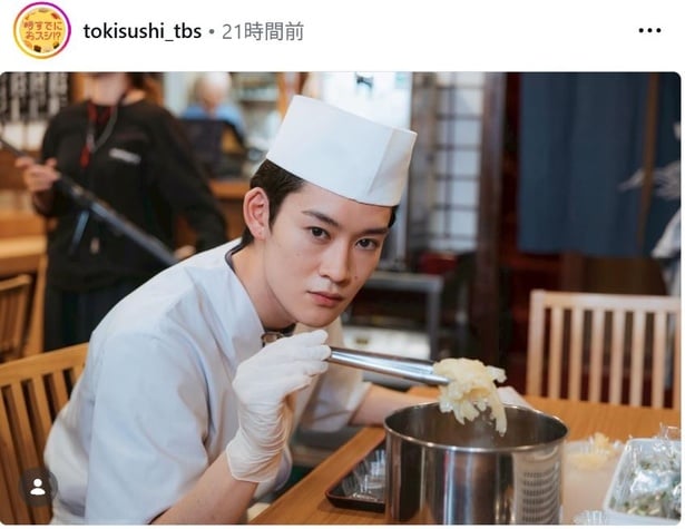 【写真】山時聡真、カメラ目線ばっちりのかっこいいオフショット