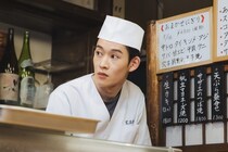 山時聡真、先輩俳優たちの姿を間近で見て感じた思い「丁寧な役作りができる俳優になりたいです」＜時すでにおスシ!?＞