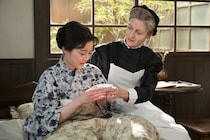 ＜明日の風、薫る＞生田絵梨花“多江”が倒れ、見上愛“りん”や上坂樹里“直美”ら生徒たちが看護のため次々に押しかける