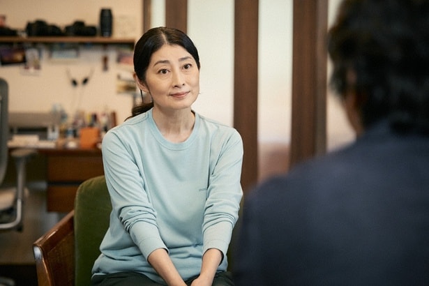 兄弟の父・朔太郎(和田正人)が働いていた辛島金属工場の工場長夫人で、山岳写真家の辛島ふみ(仙道敦子)
