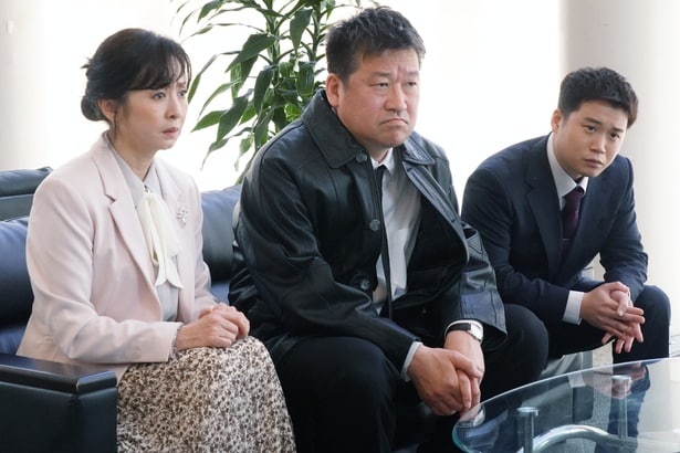 小寺園(斉藤由貴)は元推しへ聞き込みをしに行く