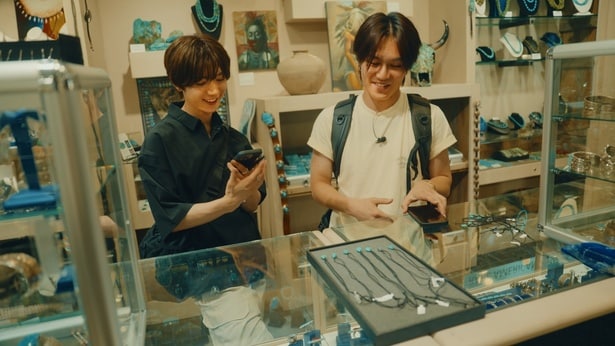 Travis Japanの“10日間の夏休み”に密着…第4話ではお揃いのアクセサリーを調達し、温泉地でのチルタイムを堪能＜Travis Japan Summer Vacation!! ―7人のアメリカ旅―＞
