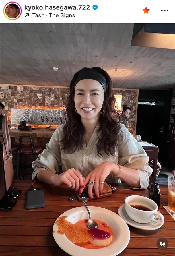【写真】自然体なのに息をのむ美しさ…長谷川京子、“白い歯”で笑顔のナチュラル姿