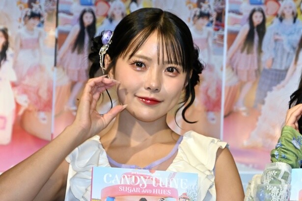 “きゃんちゅー”ポーズを決めるCANDY TUNE・福山梨乃