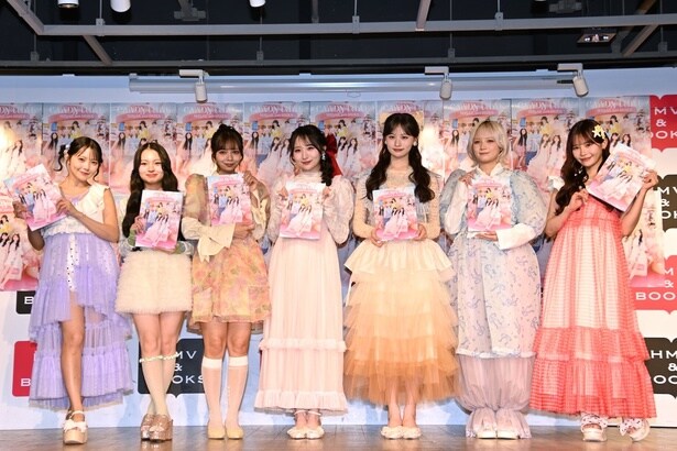 福山梨乃、桐原美月、南なつ、小川奈々子、立花琴未、宮野静、村川緋杏(写真左より)