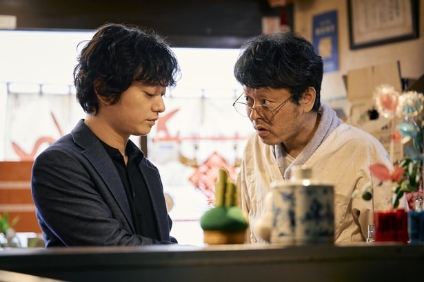 稔(染谷将太)は時として真(岡田将生)にも話さない話題を茂木(山中崇)に打ち明けることも