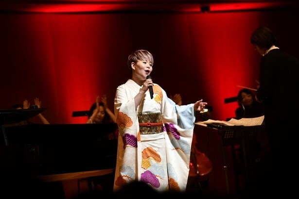 「島津亜矢SINGERコンサート2018～魂の歌声 東京オペラシティに響く！～」より