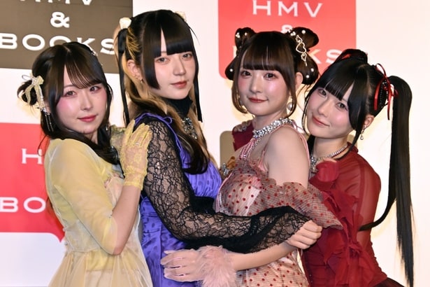 「きゅるりんってしてみて 5th Anniversary Photobook カワイイ・リアリズム」を発売したきゅるりんってしてみて
