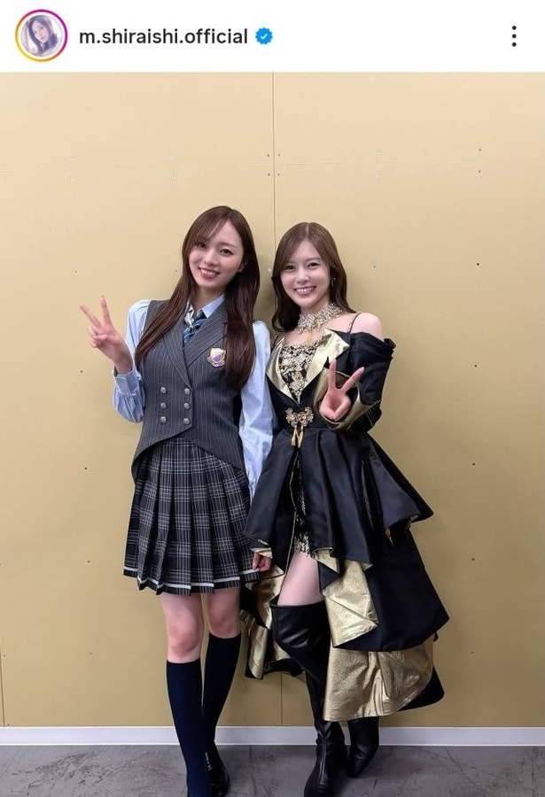 【写真】白石麻衣、卒業間近の梅澤と笑顔のピースショット