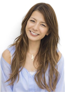 スザンヌ、39歳の“ミニスカ私服”にファン絶賛も…息子「膝が歳だね」発言に「傷つく」本音吐露