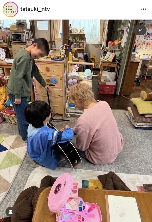 【写真】町田啓太、子供達にギターを教えるレアショット