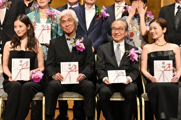 「橋田賞」を受賞した今田美桜、佐藤浩市、小日向文世、小芝風花(写真左より)