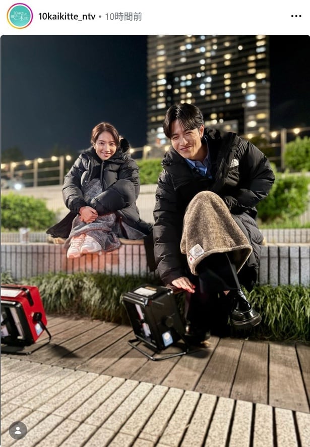 【写真】ベンチコートとブランケットであたたまる志尊淳＆仁村紗和